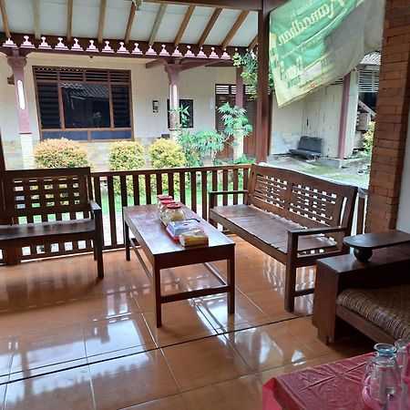 Romadhoni Homestay Magelang Exterior photo