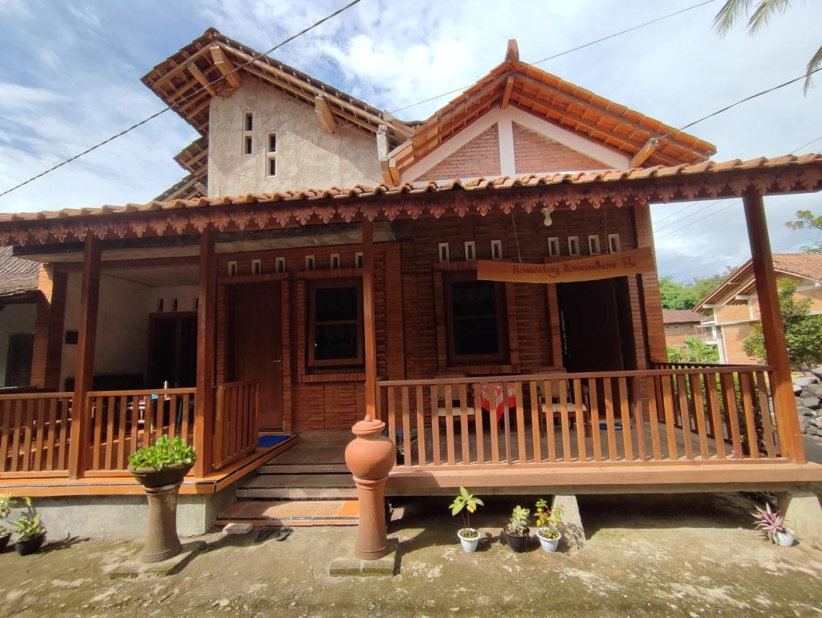 Romadhoni Homestay Magelang Exterior photo